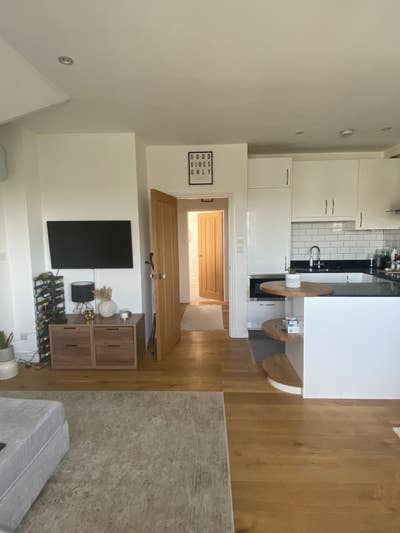 Spacious top floor 1 bed 1 bath flat Main Photo
