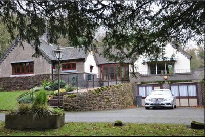 Stately Grounds - Large Double Room - M1 J28 Main Photo