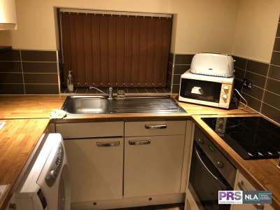 Immaculate 1 bedroom flat to let in Bradford BD10 Main Photo