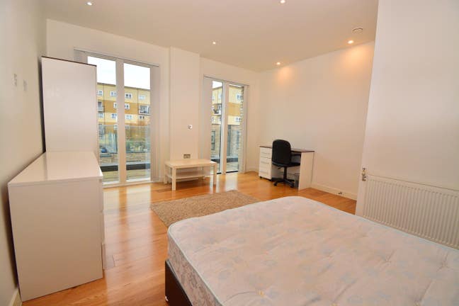 🚨 Modern flat 1 room left - room for couple Main Photo