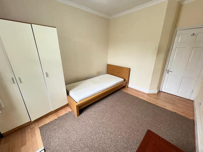 *** Spacious Double Room to Rent in N17 *** Main Photo