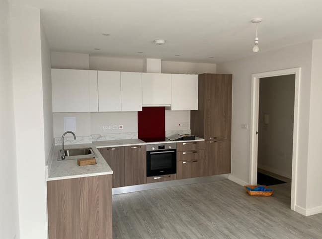 1 bed flat by East Grinstead station, bills incl Main Photo