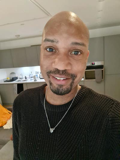 Professional male looking for double room Main Photo