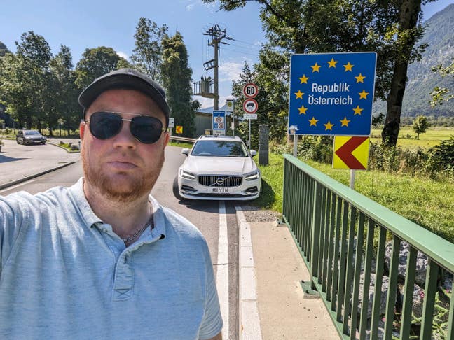 Quiet Room Needed. Main Photo