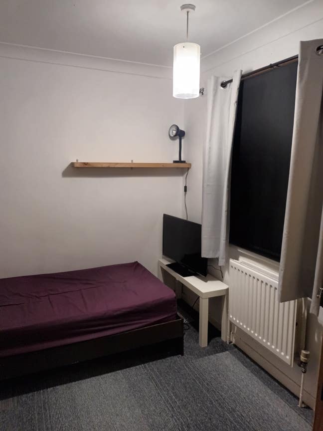 Furnished single room &pound;400 available from 09 May.  Main Photo