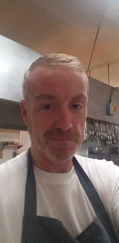 Professional Male 50 looking for houseshare Main Photo