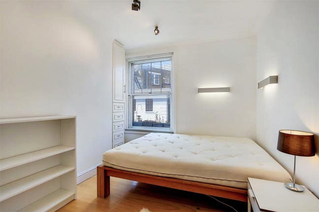 Bright Room in 2-Bedroom Central Fitzrovia Flat Main Photo