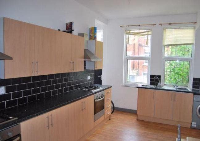  Double room  on Estcourt  Avenue-AV March 2025 Main Photo