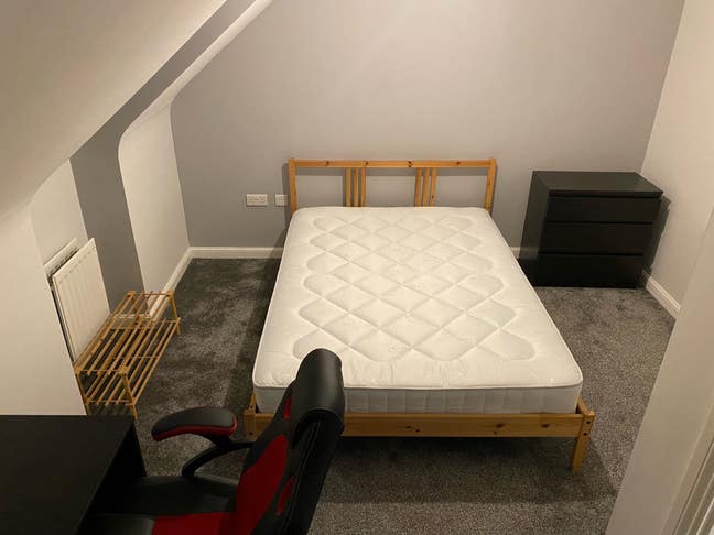 One double bedroom available Main Photo