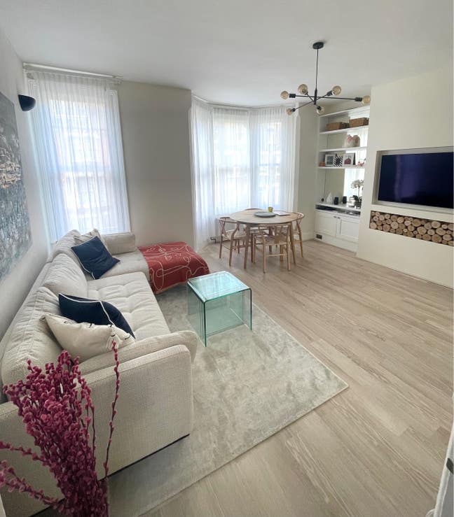 Bright & Airy Double Bedroom in Highbury Main Photo