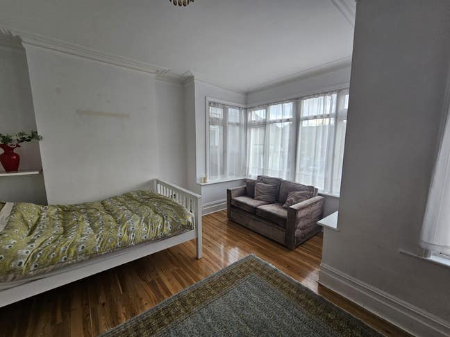 Large  room available NOW! Main Photo