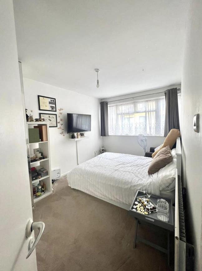 3 Rooms - All Bill inc - Living Room and Garden Main Photo