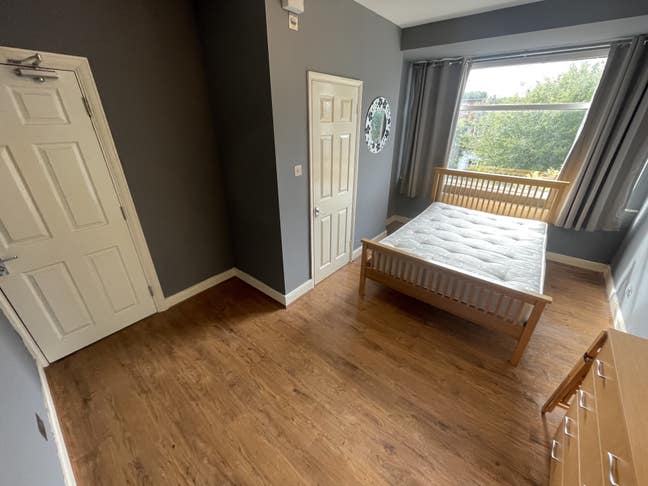 Ensuite room  in great North London location  Main Photo