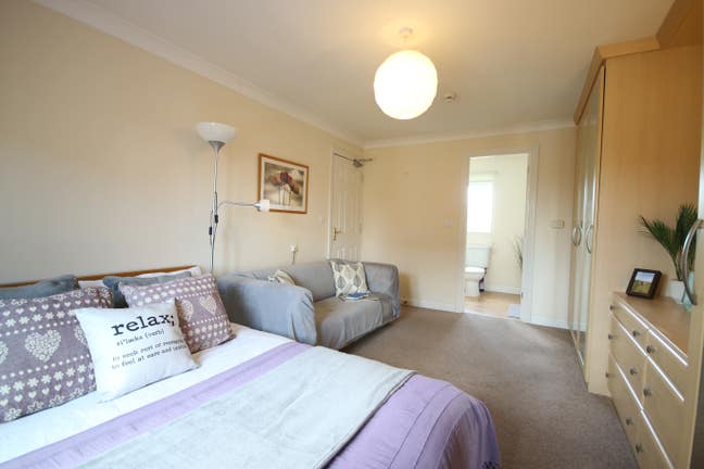 Lovely double en suites ideal for Rotherwas & City Main Photo