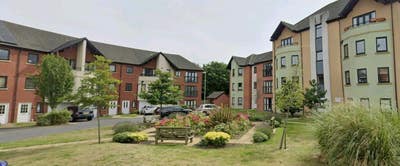Large house close to Dudley Town and Hospital Main Photo