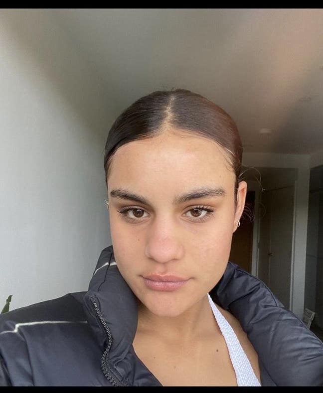 Professional Female seeks a single or double room Main Photo