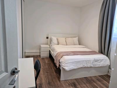 Double Room in Maisonette (£875 inc all bills)  Main Photo