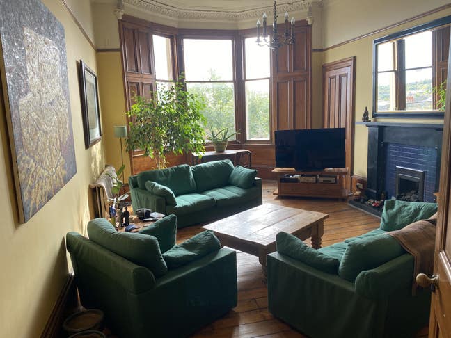 Large bright room in traditional West End flat  Main Photo