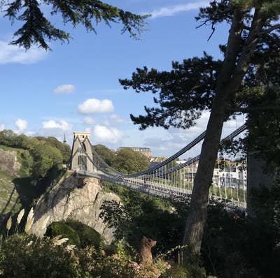 Exceptional flat overlooking Suspension Bridge Main Photo