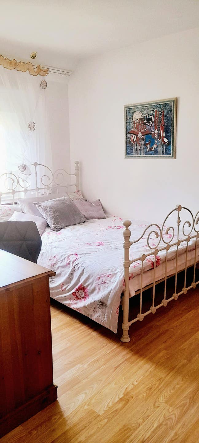 Lovely double room to rent in a quiet house Main Photo