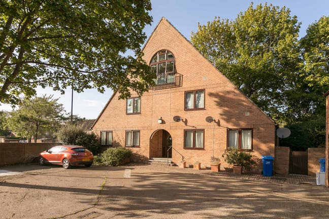 Large Studio in SE16 near the Thames Main Photo