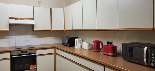 Lovely quiet bright  rooms available Now in CV5 Main Photo