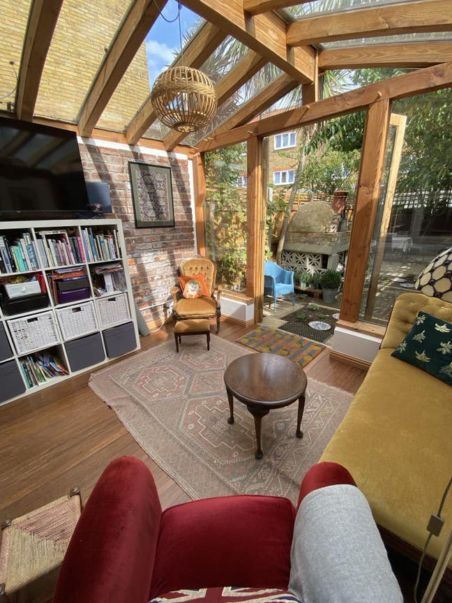 Double bedroom in beautiful house Oval 9 MONTHS Main Photo
