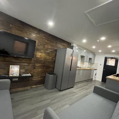 All Inclusive Room Available on Norfolk Park! Main Photo