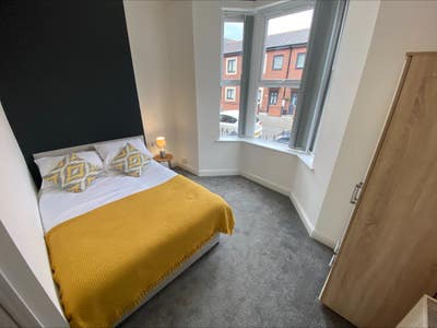 👀 3 En-Suite Rooms Available Now! 👀  Main Photo