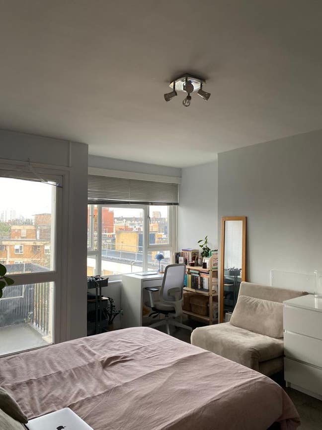 Bright, spacious room available in Hackney Central Main Photo