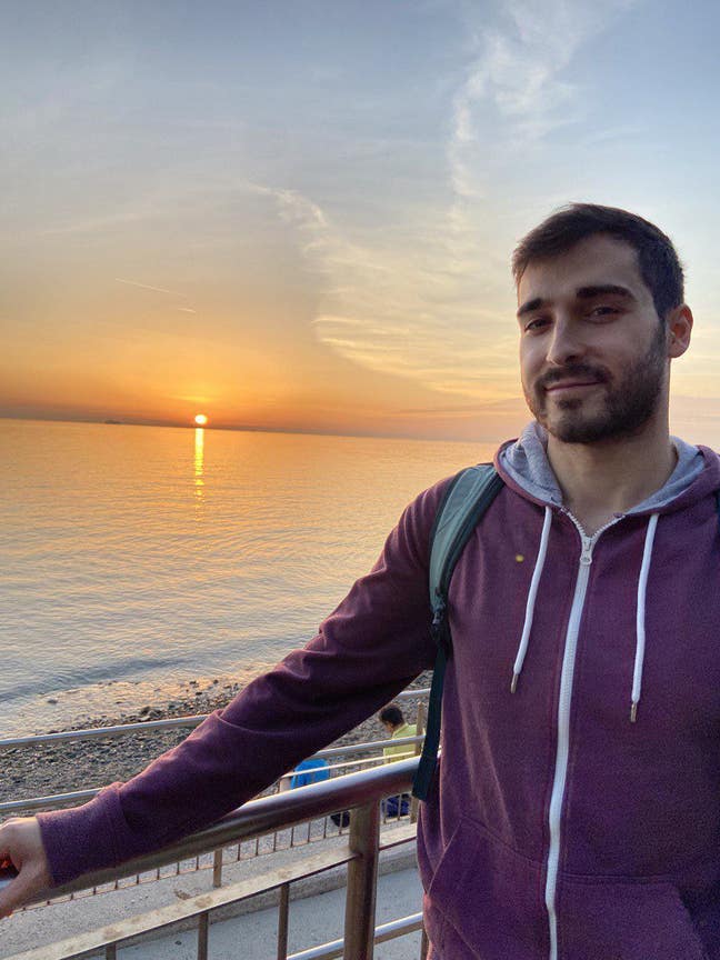 Professional looking for a room in Reading Main Photo