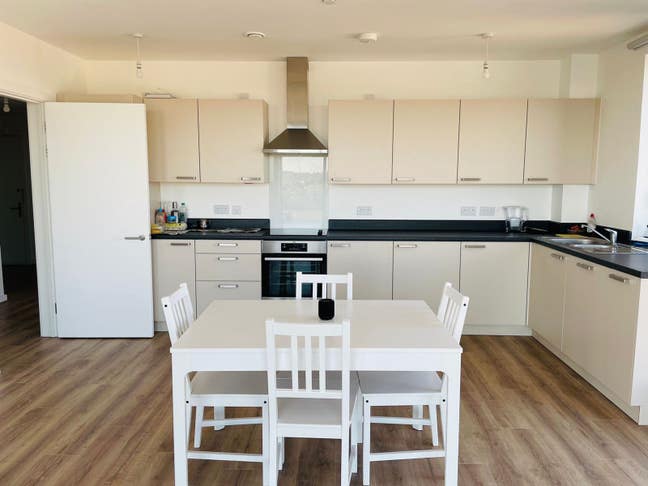 2 Bed, 1 Bath Flat - 1 Room Available Main Photo