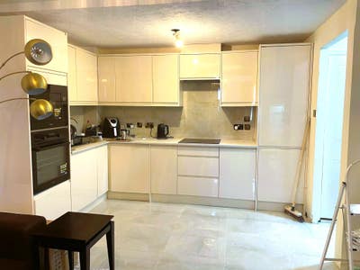 1 Bed Apartment &pound;1600 Pcm Main Photo