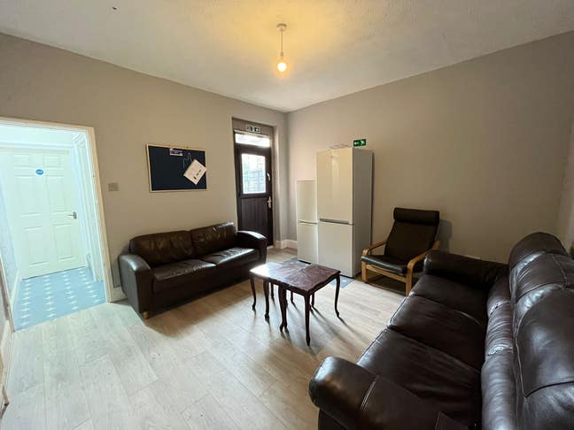 (UC,PIP,ESA) Double Room Available - Tyseley   Main Photo