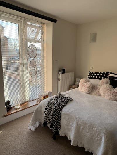 Double Room with Balcony in Centre of Kingston! Main Photo
