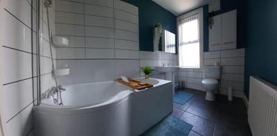 Large, furnished rooms in recently renovated house Main Photo