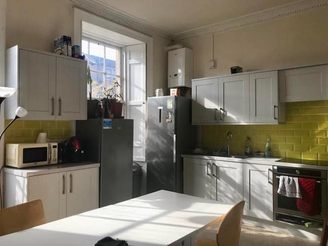 Bright and airy room available in Newington Flat!! Main Photo