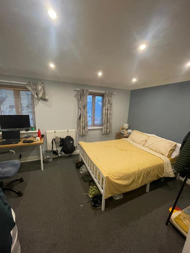 Full En Suite with Parking | 2 Bed House | Garden Main Photo