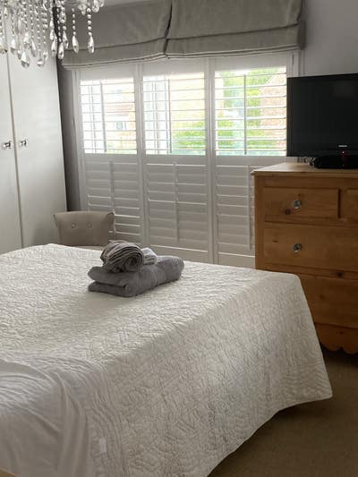Lovely double room with en-suite  Main Photo