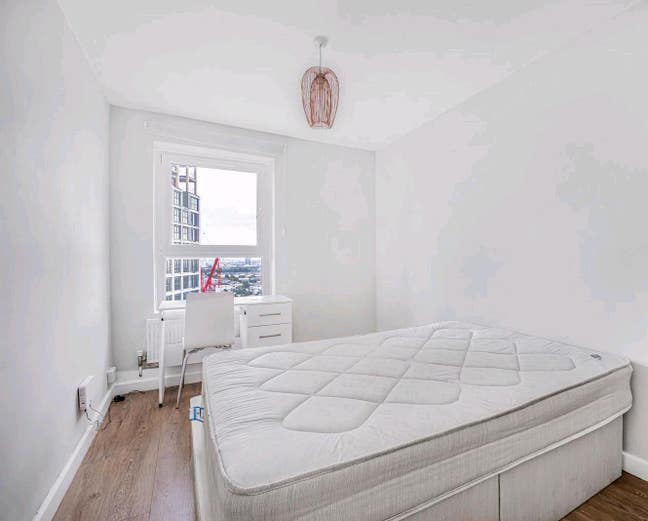 Spacious 3-Bedroom Flat for Rent Near Canada Water Main Photo