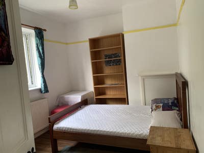 Double room available female tenant Main Photo