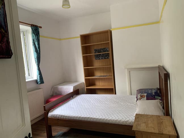 Double room available female tenant Main Photo