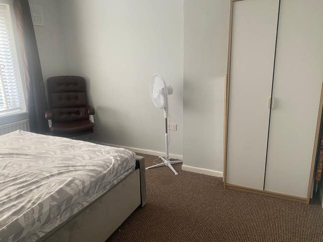 Double bedroom available  Main Photo