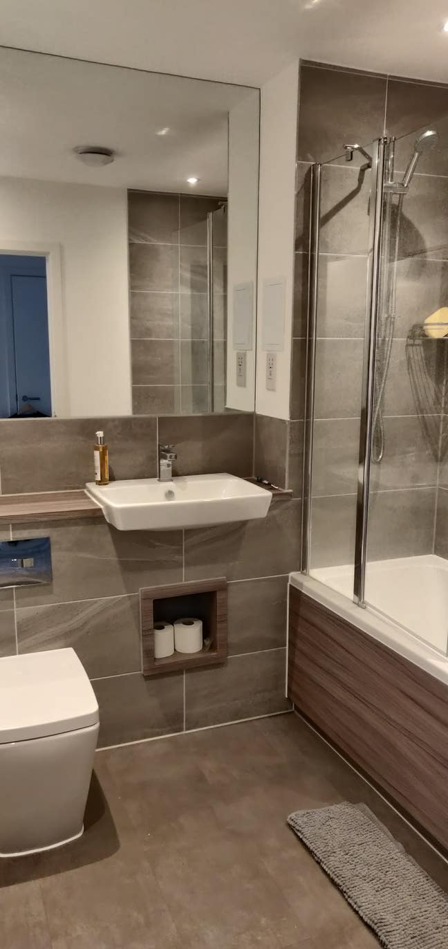 One double in a new build house Main Photo