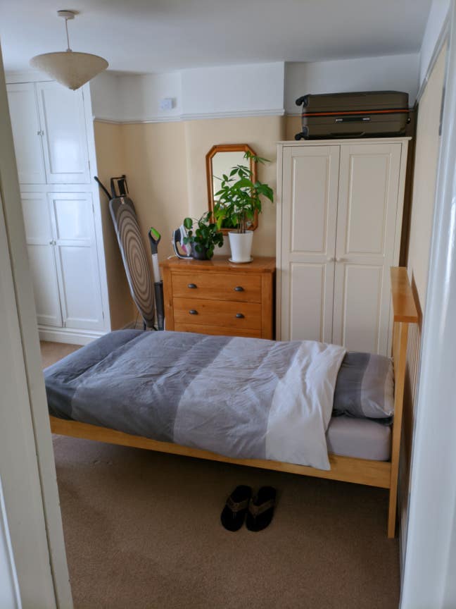 Mon to Fri single bed in double room in tidy house Main Photo