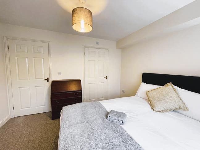 En-Suite  Double Room in 2B2B Main Photo