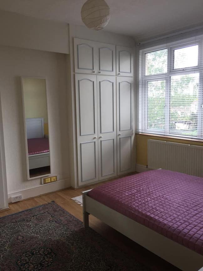 Large double room for single professionals only! Main Photo