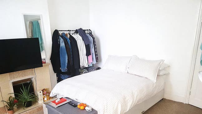 Bright Large Double Room £855 pcm (Bills Incl) Main Photo