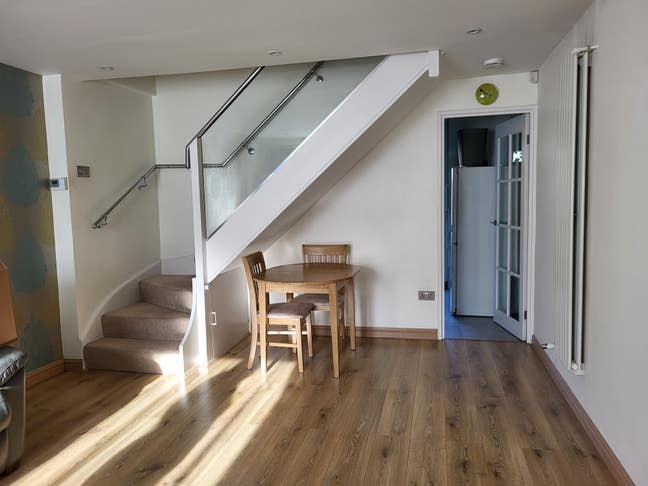 Two bedrooms lovely house in Pinner HA5 4NZ Main Photo