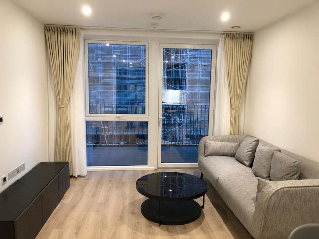 Shared en-suite double room in a 2-bedroom flat. Main Photo